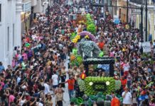 Ayuntamiento de Veracruz celebra a la niñez con espectacular desfile de globoflexia y música en vivo
