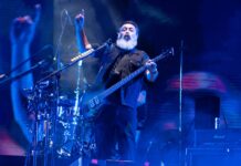 Euforia en el Teatro del Pueblo con Molotov: miles cantan, saltan y bailan en la Expo Feria Coatza 2026