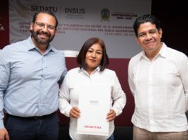 Avanza Coatzacoalcos en ordenamiento: alcalde e INSUS firman convenio y entregan escrituras a 31 familias
