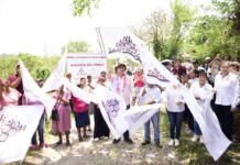 Inicia Roberto San Román la construcción de un kilómetro de pavimentación en El Limón