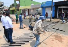 Supervisa alcalde de Coatzacoalcos rehabilitación de drenajes y pavimentación con concreto hidráulico