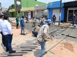 Supervisa alcalde de Coatzacoalcos rehabilitación de drenajes y pavimentación con concreto hidráulico