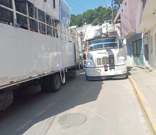 Obstrucción vial deja sin servicio de recolección a colonia de Xalapa