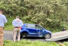Choque vehicular derriba poste en la Xalapa-Coatepec y provoca caos vial