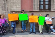 Ejidatarios de Las Vigas protestan en Palacio Nacional; exigen pago de 22 años de renta a televisoras