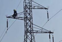 CFE ejecutó labores de mantenimiento en Hueyapan de Ocampo