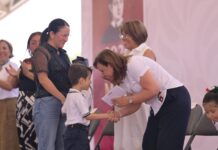 Rocío Nahle encabeza entrega de tarjetas Rita Cetina para más de 312 mil estudiantes