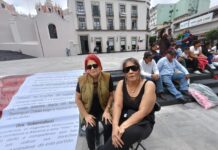 Protestan en Xalapa contra el SNTE 56; acusan bloqueo de pensión a docente fallecido