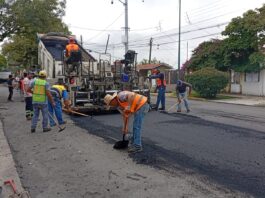 Este martes continúan los trabajos de bacheo sobre Miguel Alemán