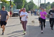 Fomentando un estilo de vida saludable, autoridades municipales participaron en carrera comunitaria