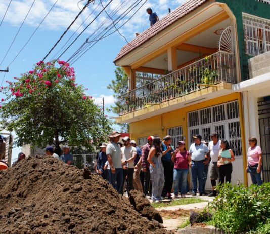 En territorio, Daniela Griego atendió demandas ciudadanas en el Infonavit Sumidero