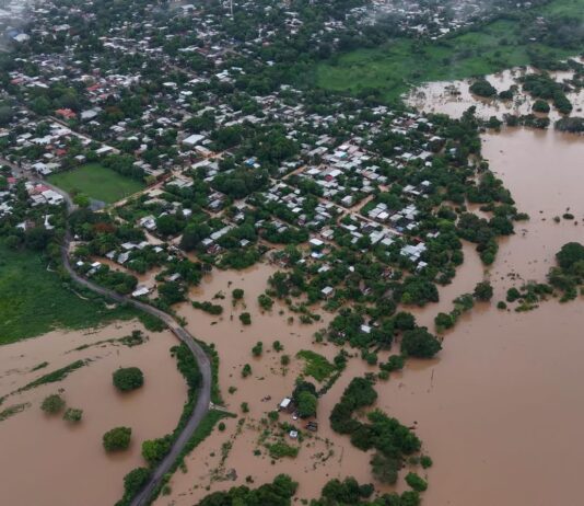 Activan plan de emergencia en Isla por graves inundaciones; piden apoyo al Ejército Mexicano