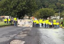 Bloquean la carretera Xalapa-Perote; exigen rehabilitar vía a Jilotepec y Tlacolulan