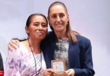 Docente de educación indígena de Veracruz recibe Medalla Maestro Manuel Altamirano
