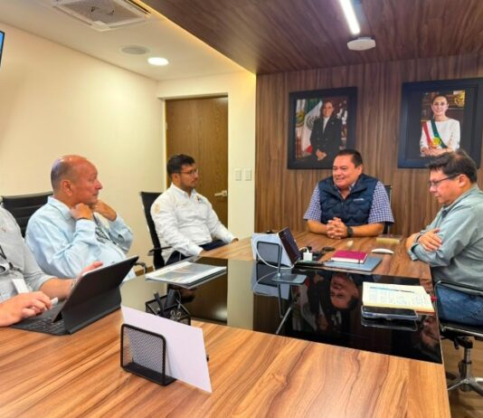 Presidente municipal de Alvarado se reúne con el secretario de la SIOP, Leonardo Cornejo Serrano