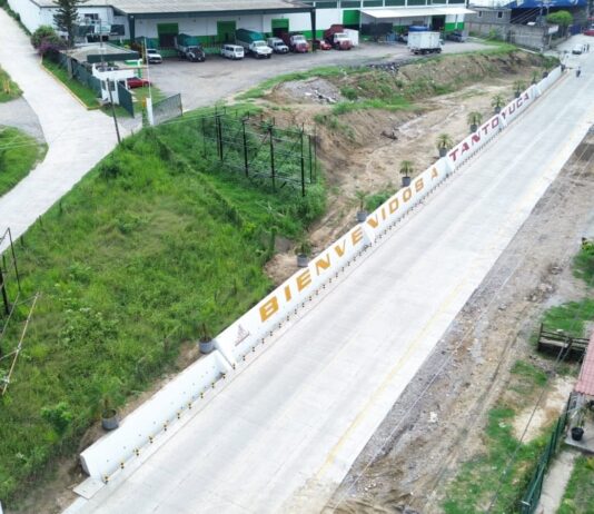 Entregan rehabilitación de tramo carretero abandonado por más de 20 años en Tantoyuca