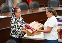 Entrega Daniela Griego equipos de cómputo para fortalecer a centros educativos de Xalapa