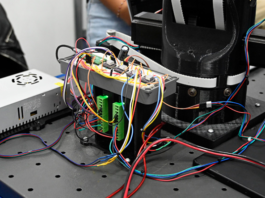 Prototipo de brazo robótico con potencial industrial fue diseñado en la UV