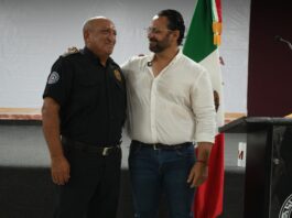 Alcalde de Coatzacoalcos reconoce 50 años de servicios del comandante de Bomberos, Jorge García Cruz