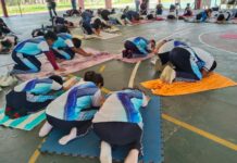 Promueven bienestar emocional con jornada de yoga para el cuidado de la salud mental