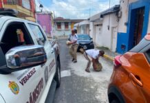 Liberan calles y banquetas secuestradas por «apartalugares» en Xalapa