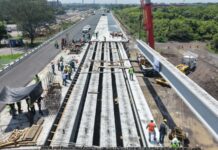 Concluye instalación de trabes del distribuidor vial de Veracruz; avanza hacia su etapa final