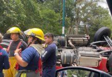 Vuelca tráiler sobre bulevar Xalapa-Coatepec; provoca caos vial