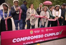 Regresa Rocío Nahle a cumplirle a Soledad Atzompa; entrega tres tramos carreteros