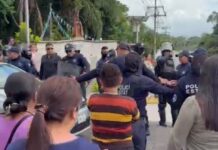 Granaderos SSP desalojan a manifestantes que exigían reparación de carretera Coatepec-Las Trancas