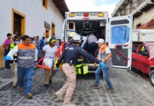 Riña empaña Xiqueñada 2026: cae desde las gradas y termina hospitalizado