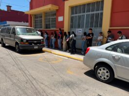 Filas de hasta cuatro horas en Xalapa para la legalización de certificados de bachillerato