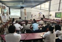 Participan docentes y líderes comunitarios en talleres de capacitación lingüística