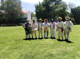 La Cuadrilla de Viejos Enmascarados de Tantoyuca se presenta en Los Pinos para promover el Xantolo
