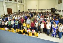 Entrega Roberto San Román apoyos a pequeños productores de maíz en Tantoyuca