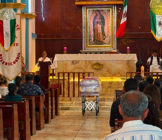 Entre música y un dispositivo de seguridad, dan último adiós a reportera Roxana Guzmán