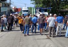 Bloquean la carretera Coatepec-Las Trancas en Emiliano Zapata para exigir su reparación