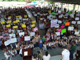 Asiste alcalde de Tantoyuca a entrega de tarjetas del FAIS, junto a autoridades federales