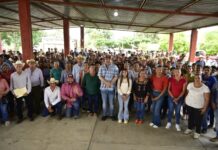 Entrega el alcalde Roberto San Román más de 300 despensas en comunidades de Tantoyuca