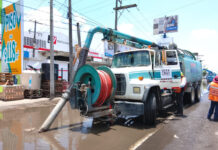 Coadyuva Ayuntamiento de Veracruz para mitigar acumulación de agua en tramo federal a la altura de Las Amapolas