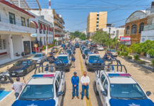 Entrega Pedro Miguel Rosaldo 10 patrullas y cuatro ambulancias para Coatzacoalcos