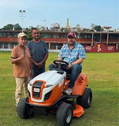 Entregan tractopodador a la Dirección de Juventud y Fomento Deportivo en Tantoyuca