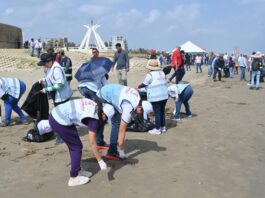 Recolecta Sedema 1.8 toneladas de residuos en playas de Coatzacoalcos