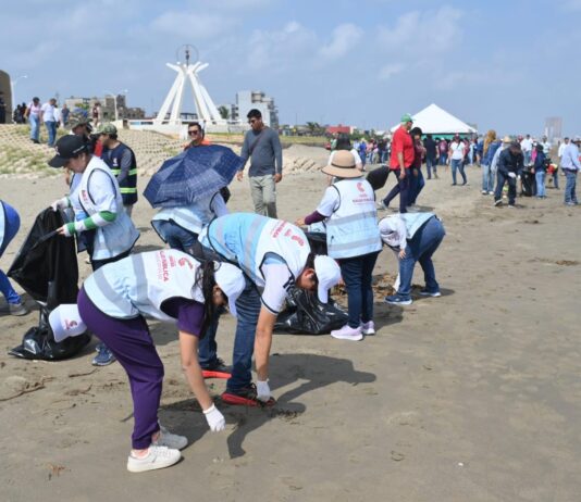 Recolecta Sedema 1.8 toneladas de residuos en playas de Coatzacoalcos