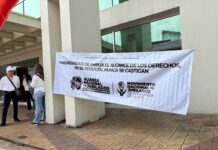 Jubilados protestan en 89 aniversario de la creación de CFE