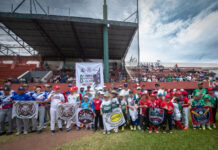 Autoridades municipales dan pelotazo inaugural del Octavo Torneo Metropolitano de Béisbol