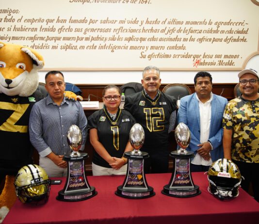 Reconoce Ayuntamiento a Zorros Dorados por la obtención de tres campeonatos nacionales