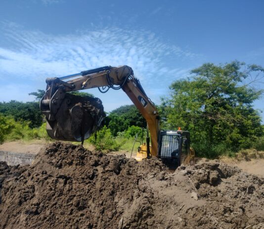 Recupera Ayuntamiento de Veracruz canal pluvial abandonado durante años entre Geovillas Los Pinos y Campanario