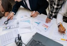 Más del 50% de profesionistas trabajan fuera de su carrera; en Veracruz, informalidad agrava la brecha