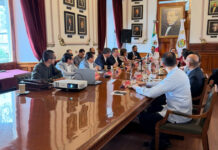 Firma Pedro Miguel Rosaldo solicitud para avanzar en cancelación de deuda bursátil