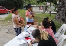 Habitantes de las colonias Jagüey Hidalgo y Niños Héroes participan en la Jornada de Vacunación Canina y Felina en Tantoyuca